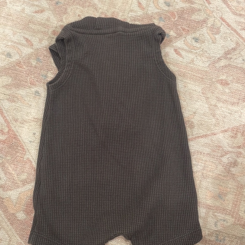 Carter’s Gray and off white boy bundle set - Picture 5 of 14